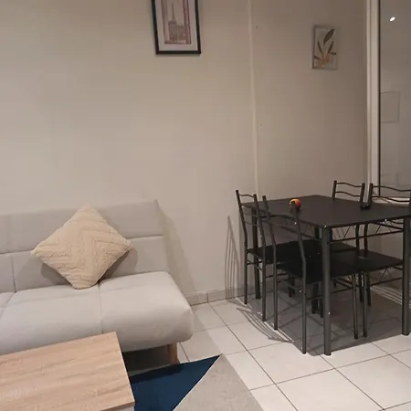 Cozy Private Apartment, 15 Minutes To Rer E, Maison Lafayette דירה נואזי-לה-סק