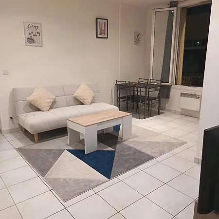 Cozy Private Apartment, 15 Minutes To Rer E, Maison Lafayette